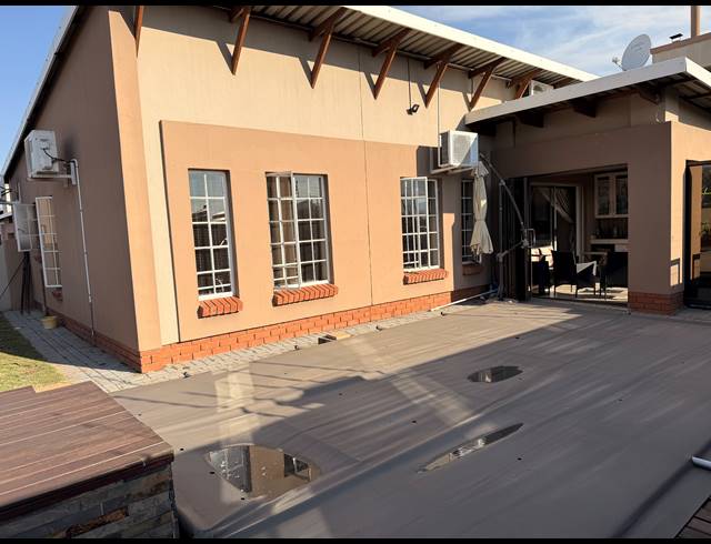 3 BEDROOM TOWNHOUSE FOR SALE IN WATERVAL EAST